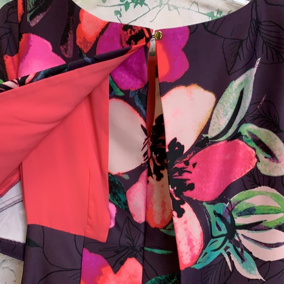 Vince Camuto - Picture 3 of 8